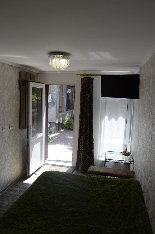 Апартаменти В Будиночку Біля Софіївського Парка Uman Exterior photo
